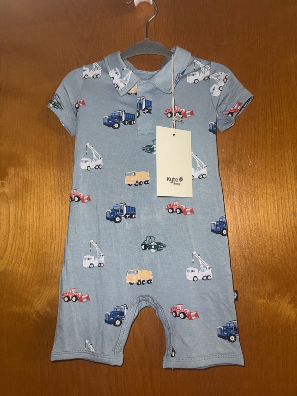 Kyte BABY Blue Short-Sleeve Romper with Vehicle Print NWT. 6-12 mo